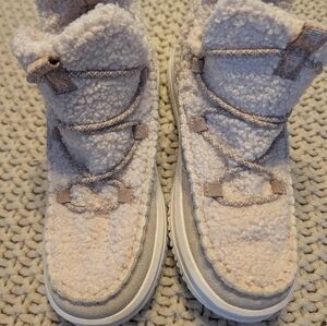 Women's Hey Dude Camden Suede Cozy Sherpa Boots With Laces, Size 8, Cream Color